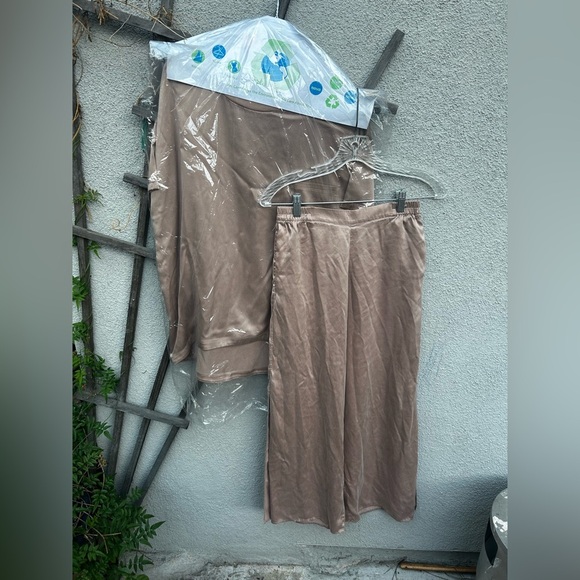 ❌SOLD❌Lunya Washable Silk Tee Pant Set in Otium Tan - Picture 4 of 9
